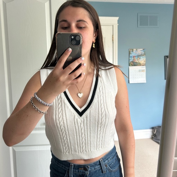 Garage White Sweater Vest - Picture 2 of 4